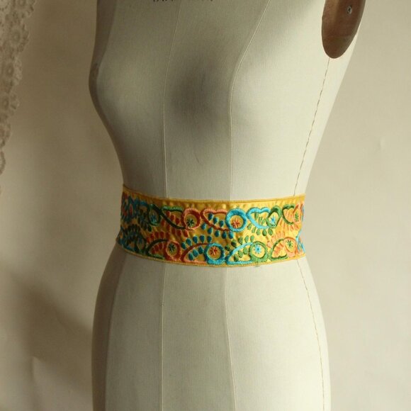 Vintage 1980s 1990s Belt, Ethnic Folk Art Yellow Satin Floral Embroidered Wide - Picture 6 of 10